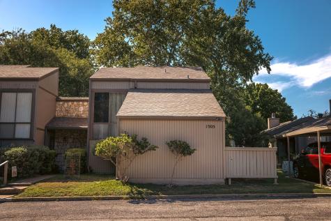 1905#121 West Lane Kerrville TX 78028