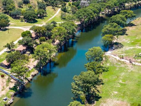 140 Oakhampton Trail Ingram TX 78025
