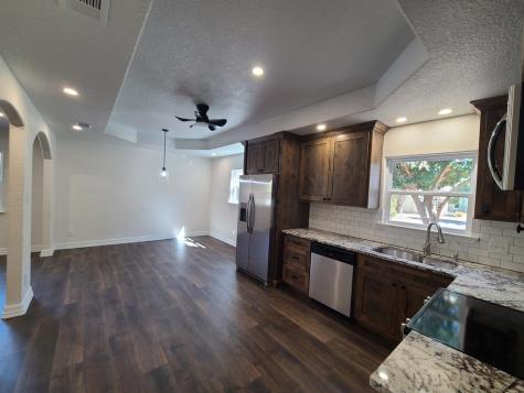 521 #D Sand Bend Kerrville TX 78028