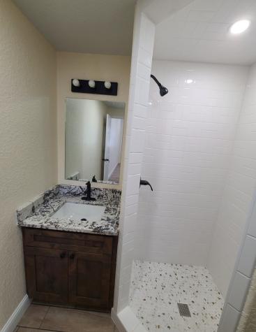521 #D Sand Bend Kerrville TX 78028