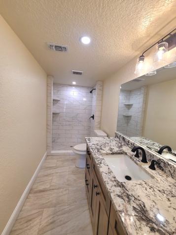 521 #D Sand Bend Kerrville TX 78028