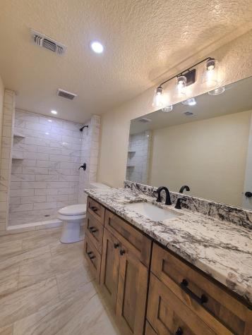 521 #D Sand Bend Kerrville TX 78028