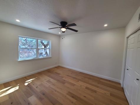 521 #D Sand Bend Kerrville TX 78028