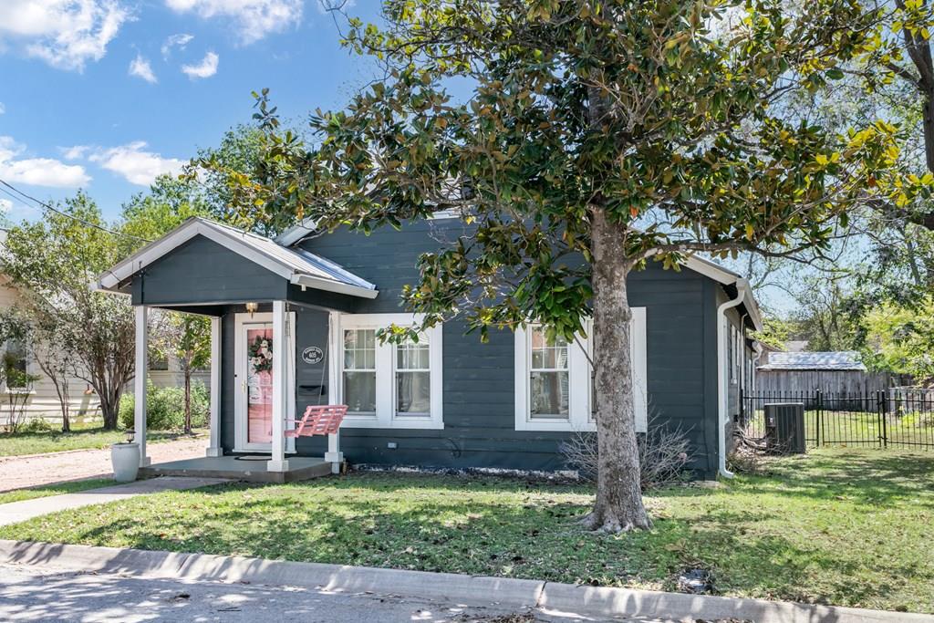 605 Robinson Avenue Kerrville TX 78028