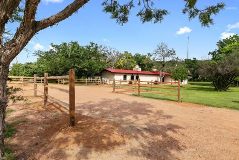 48 Kneese Road Fredericksburg TX 78624