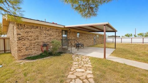 1105 Mustang Lane Mccamey TX 79752