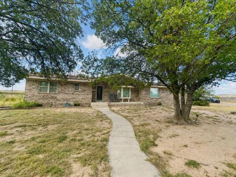 1105 Mustang Lane Mccamey TX 79752