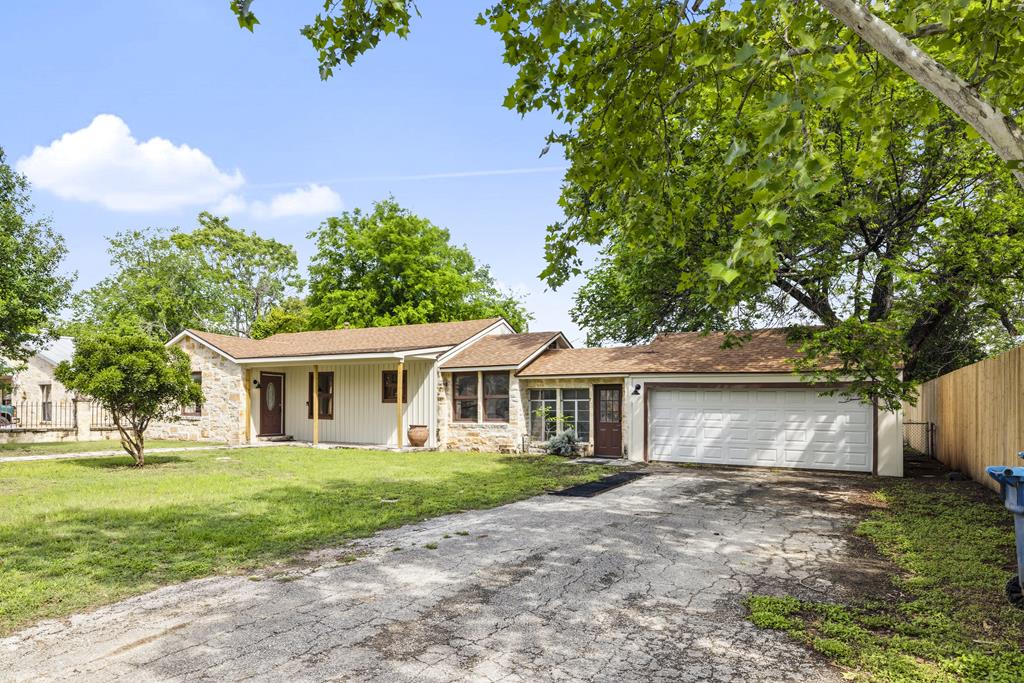 111 Lewis Road Kerrville TX 78028