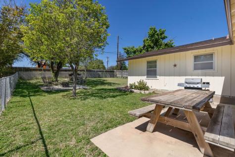1129 Lake Drive Kerrville TX 78028