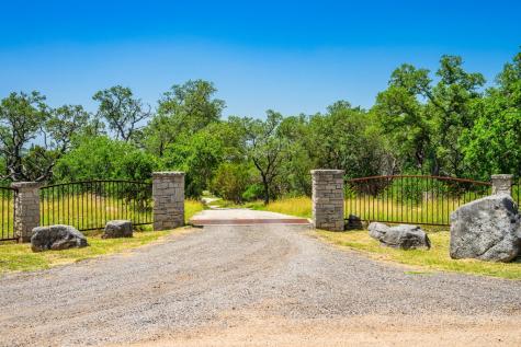 377 Green Oak Drive Kerrville TX 78028