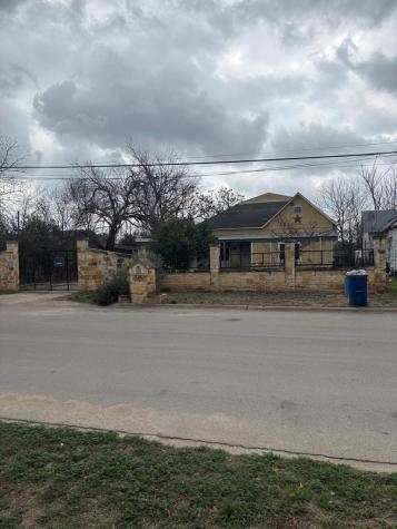 725 Swigert Avenue Kerrville TX 78028