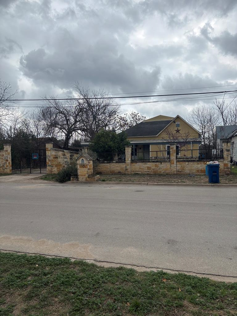 725 Swigert Avenue Kerrville TX 78028