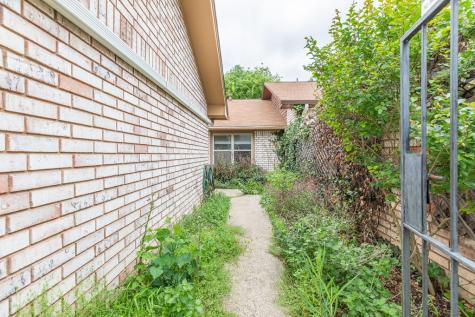 802 Lois Street Kerrville TX 78028