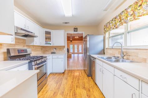 802 Lois Street Kerrville TX 78028
