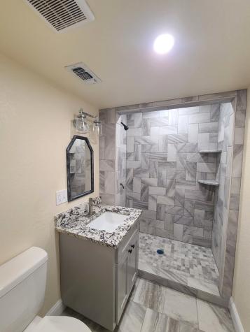 521 #D Sand Bend Kerrville TX 78028