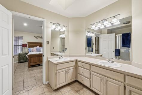 1825 Lois Street Kerrville TX 78028