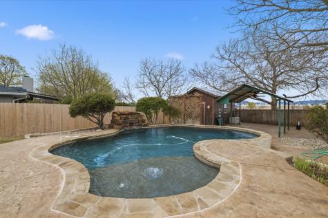 1825 Lois Street Kerrville TX 78028