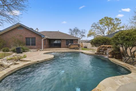 1825 Lois Street Kerrville TX 78028