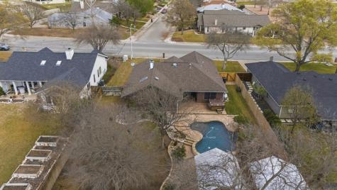 1825 Lois Street Kerrville TX 78028