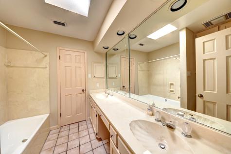 2625 Calle Del Robles Kerrville TX 78028