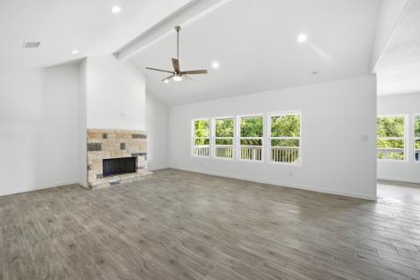 207 Deer Oaks Drive Lakehills TX 78063