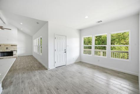207 Deer Oaks Drive Lakehills TX 78063