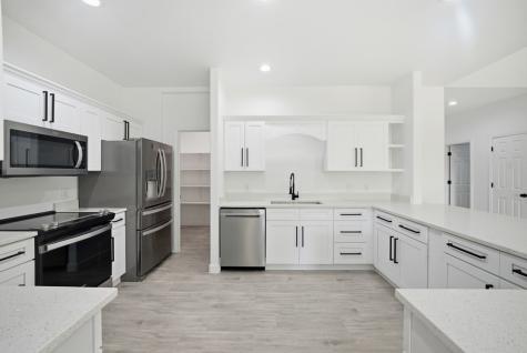 207 Deer Oaks Drive Lakehills TX 78063