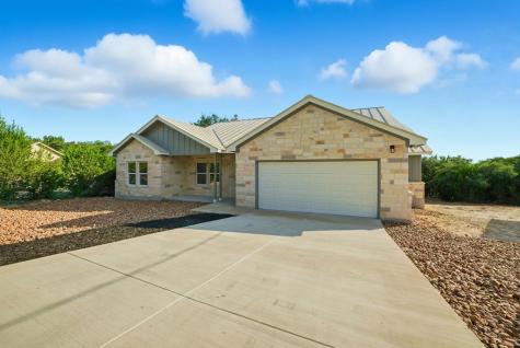 207 Deer Oaks Drive Lakehills TX 78063