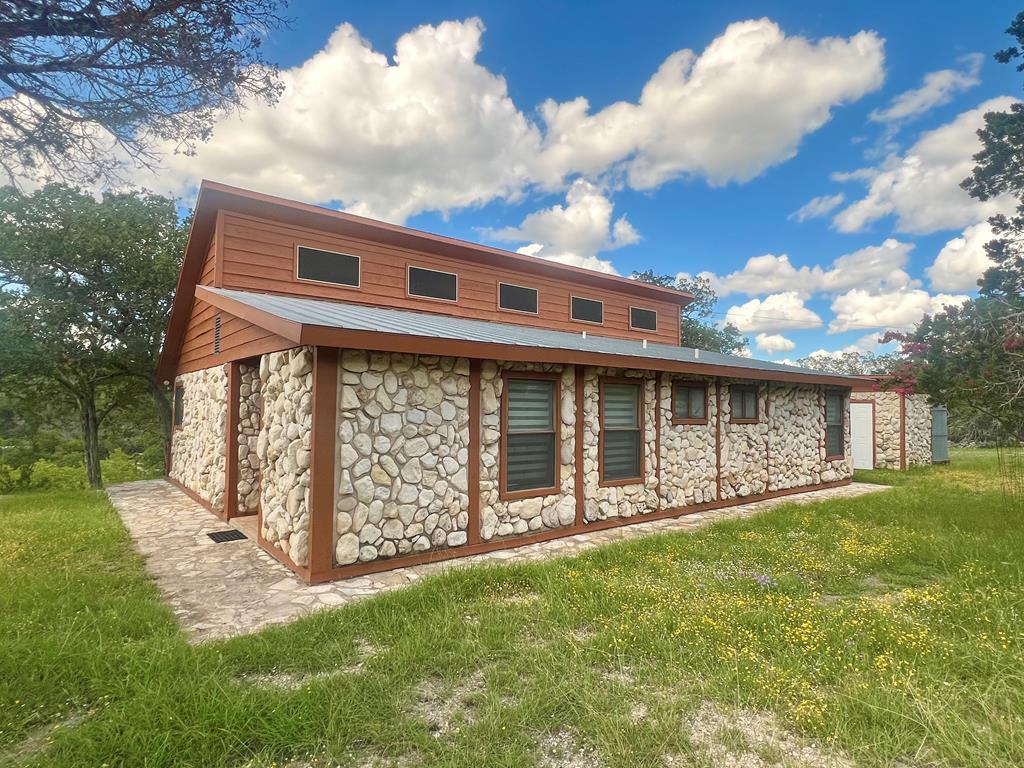 1589, 95 Fm 1340 Hunt TX 78024