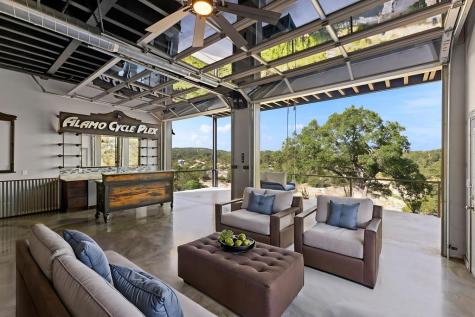 1016 Blue Bill Cove Drive Lakehills TX 78063