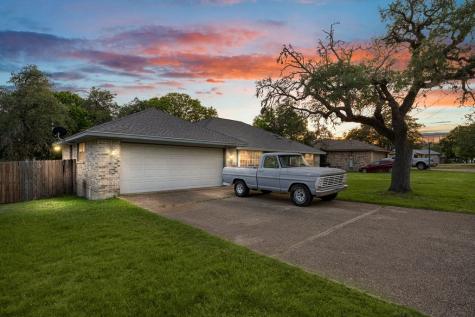 104 Holly Hill Drive Kerrville TX 78028
