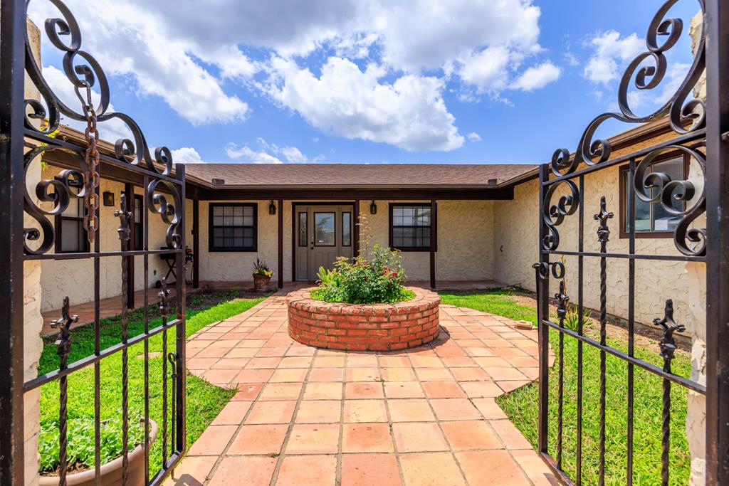 207 Broken Spur Mountain Home TX 78058