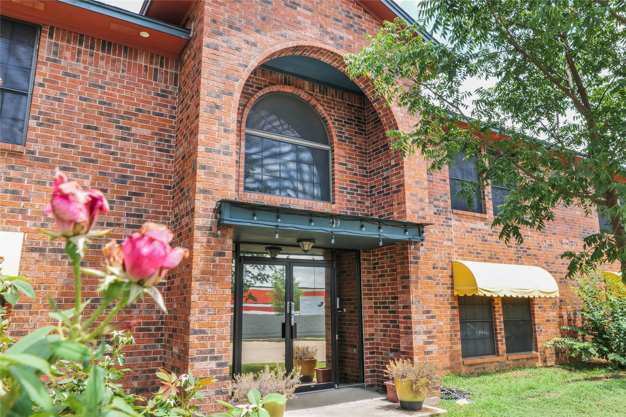 313 Harwood Bedford TX 76021