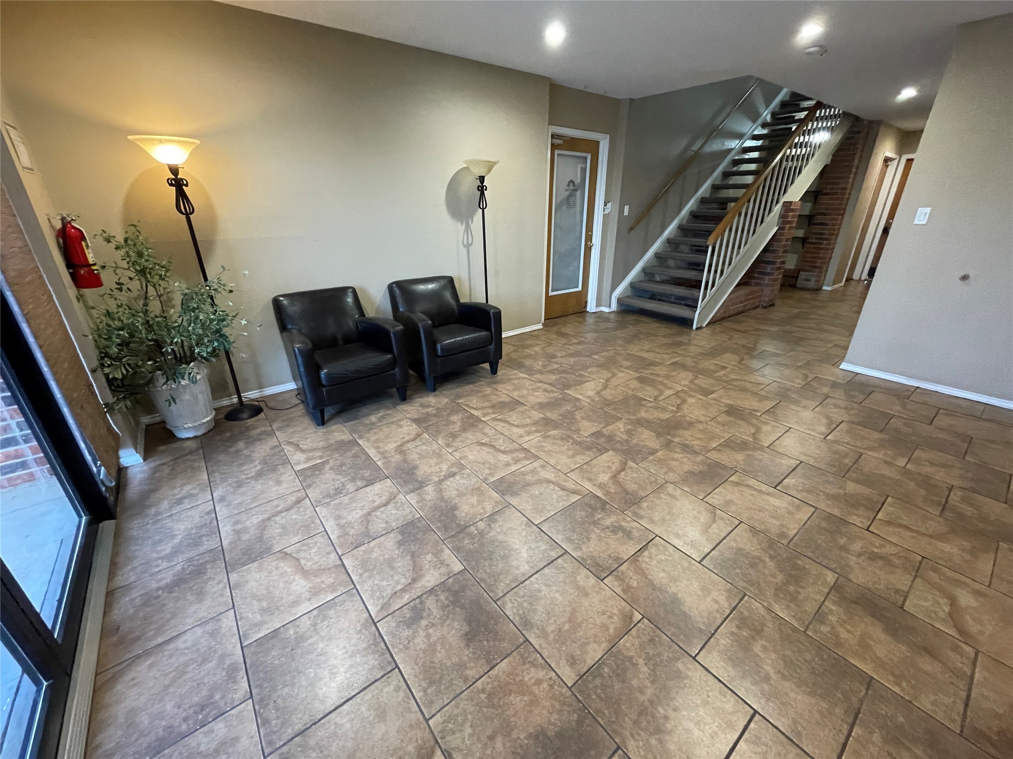 313 Harwood Bedford TX 76021