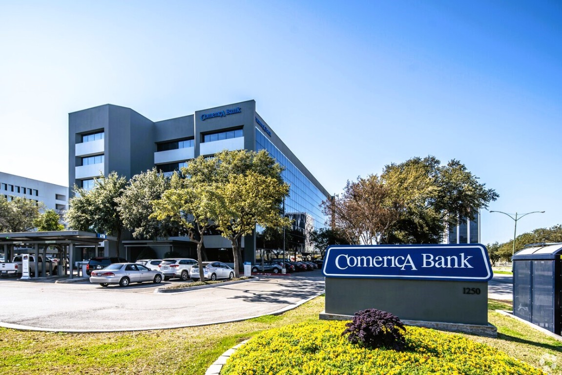 1250 W Mockingbird Lane Dallas TX 75247