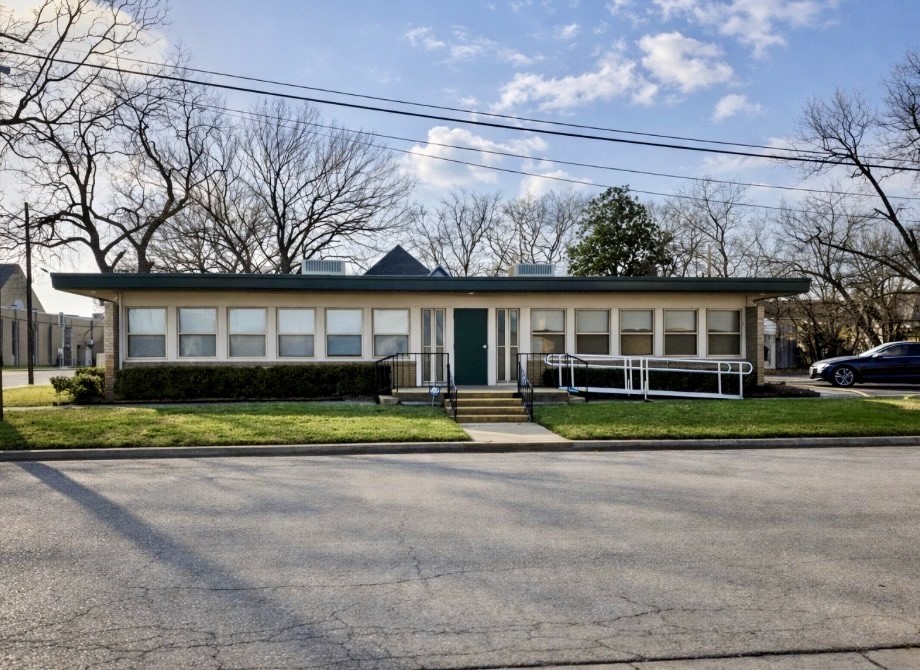 413 E Broadway Street Gainesville TX 76240