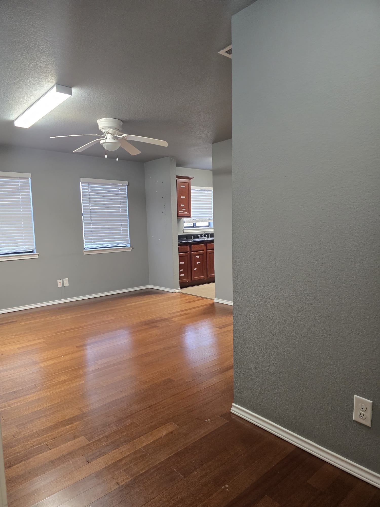 654 Saint Louis Avenue Fort Worth TX 76104