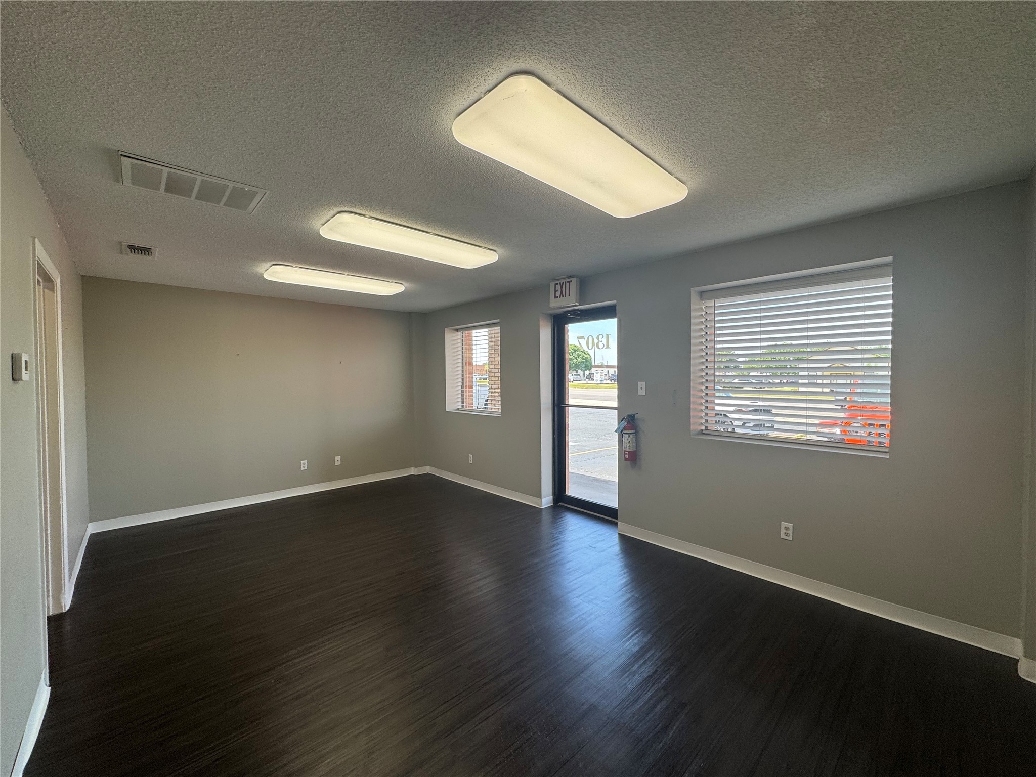 1307 W Pearl Street Granbury TX 76048