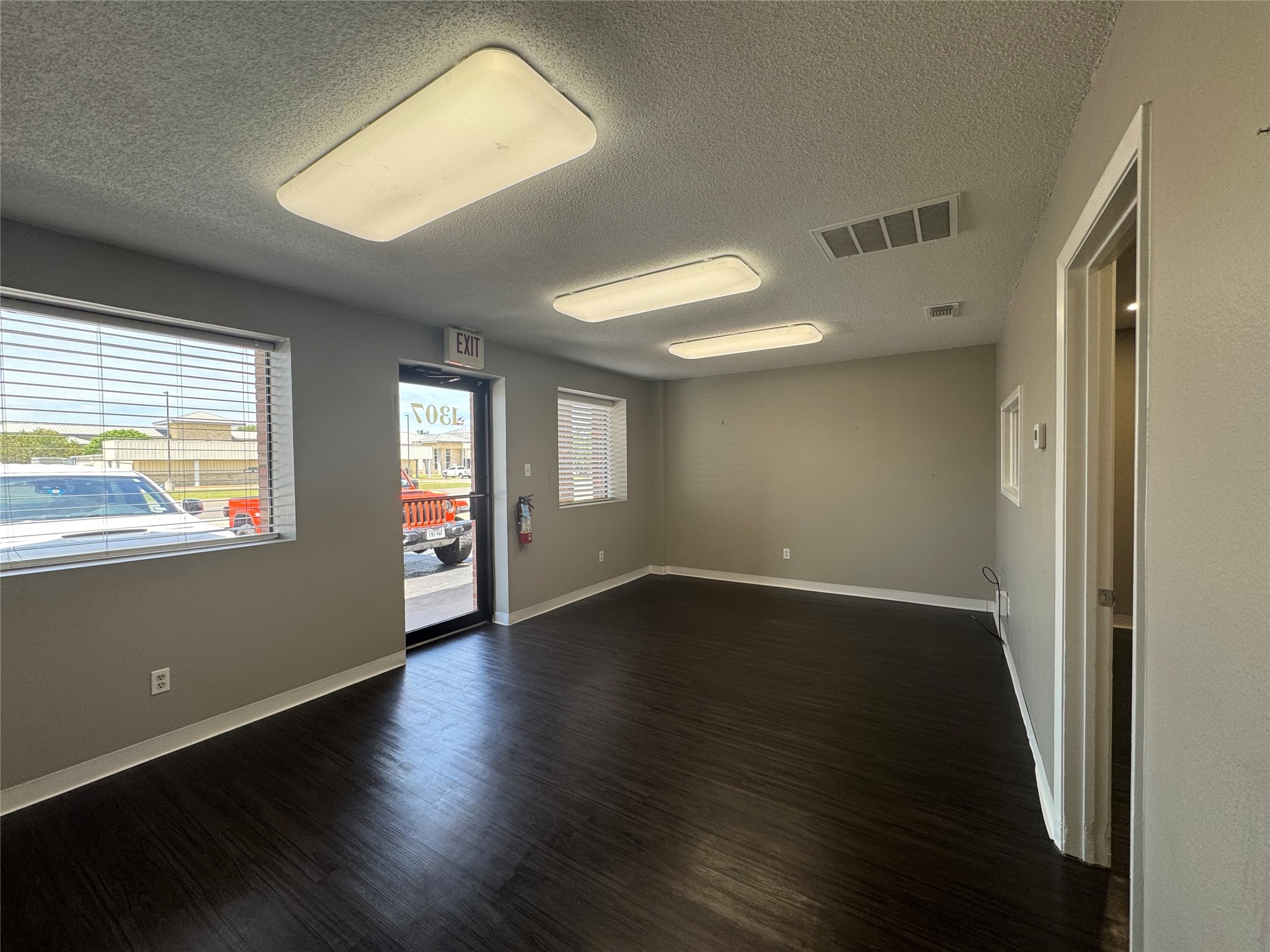 1307 W Pearl Street Granbury TX 76048