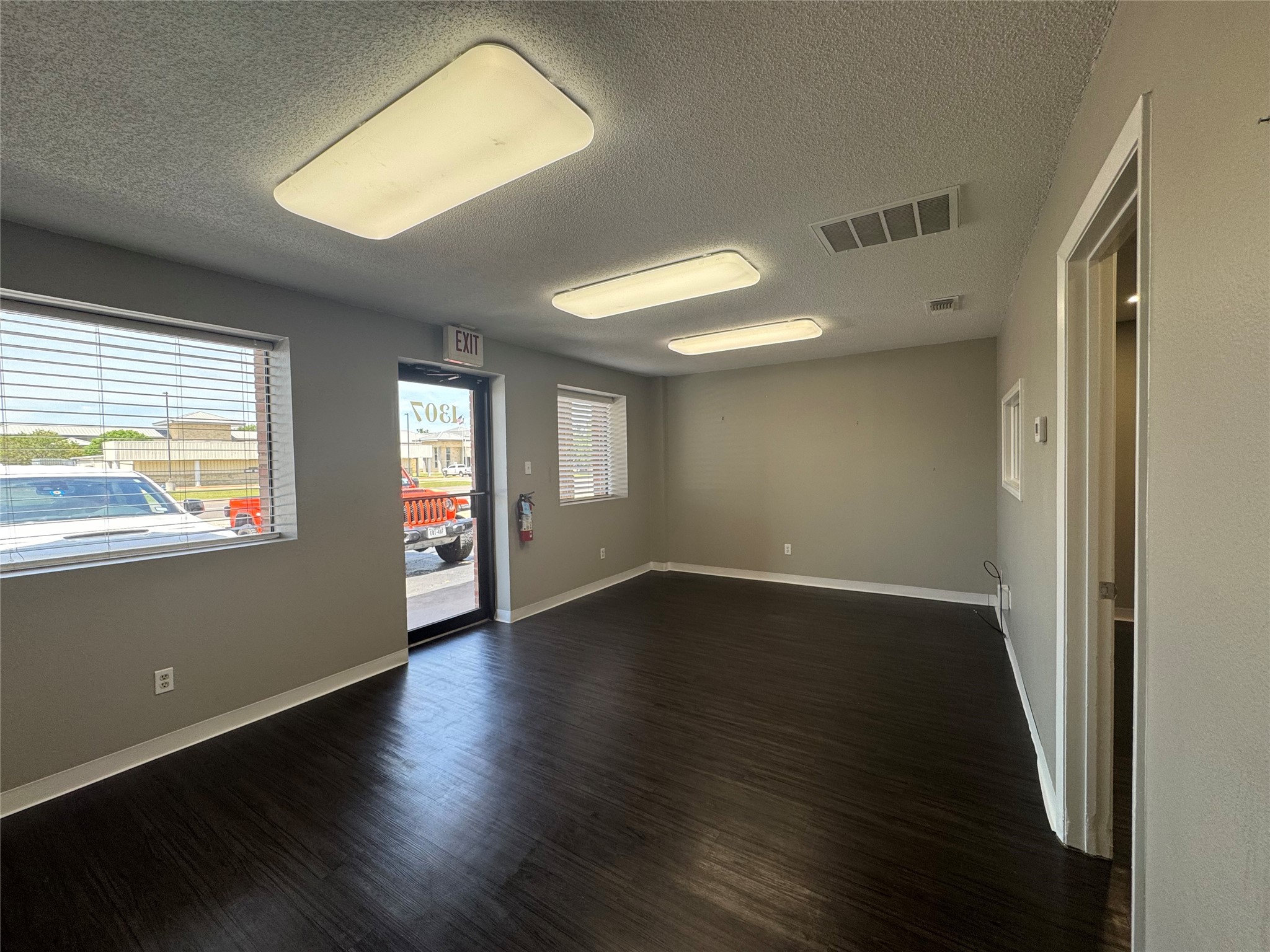 1307 W Pearl Street Granbury TX 76048