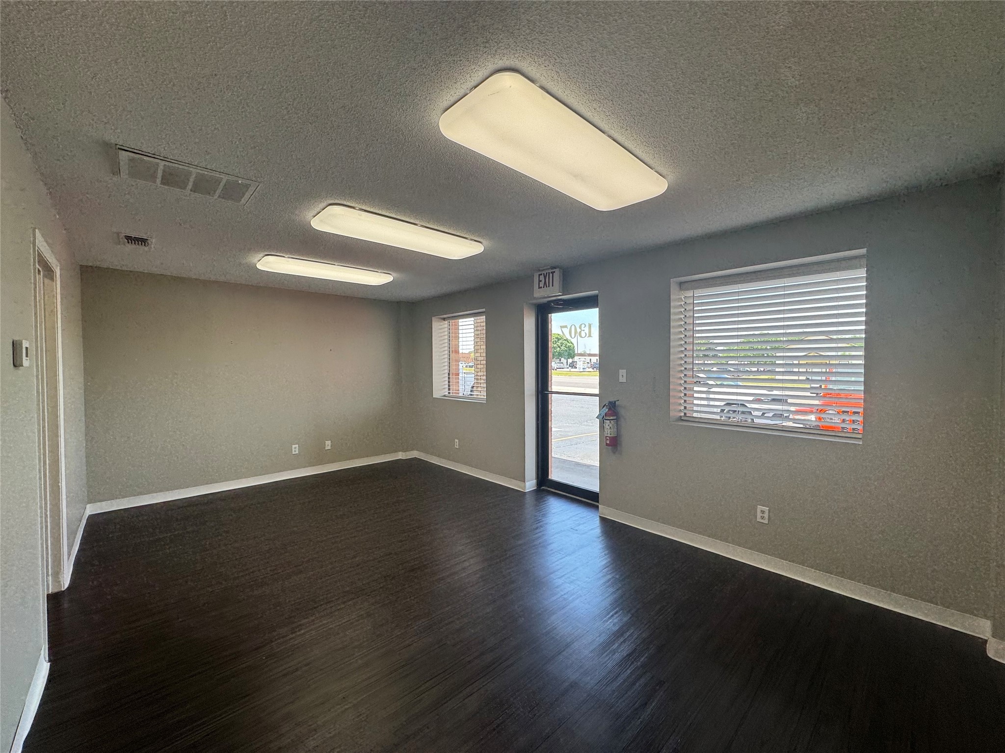 1307 W Pearl Street Granbury TX 76048