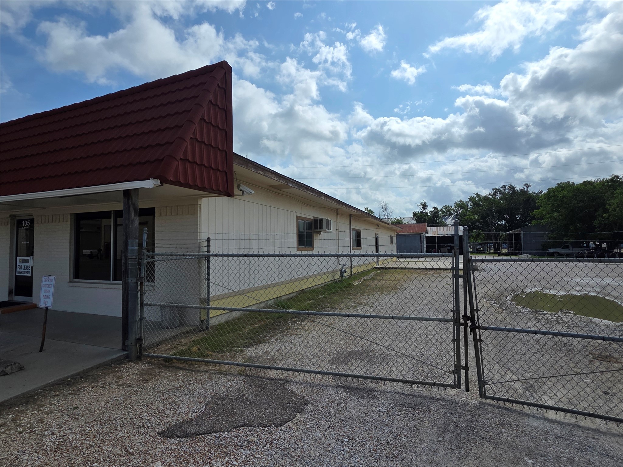 105 S Wilhite Street Cleburne TX 76031