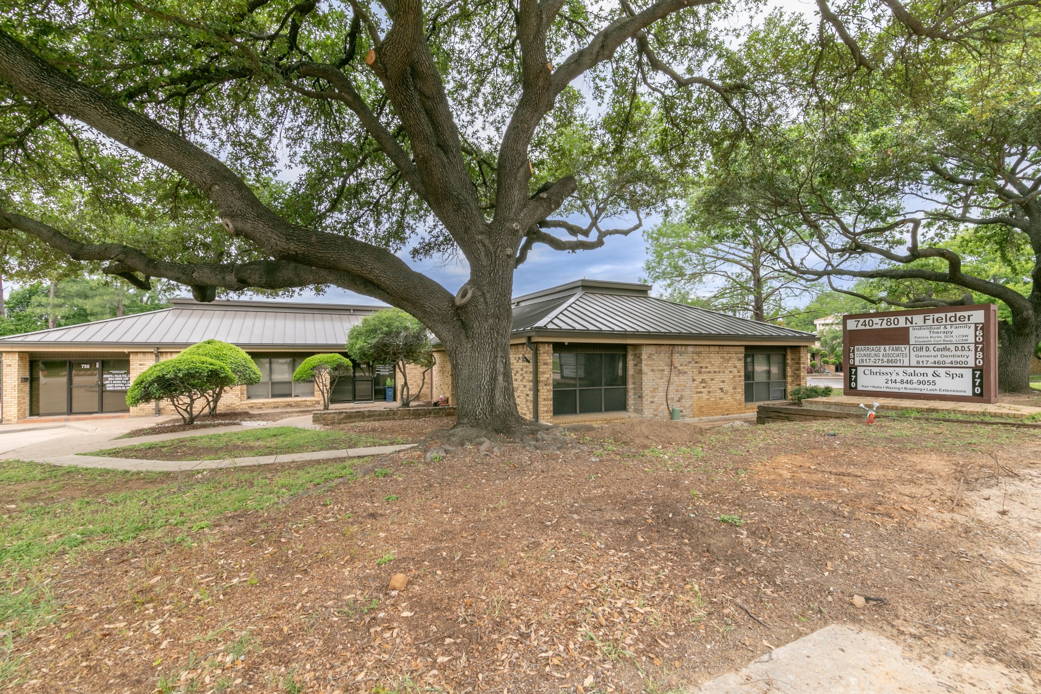 736 N Fielder Road Arlington TX 76012