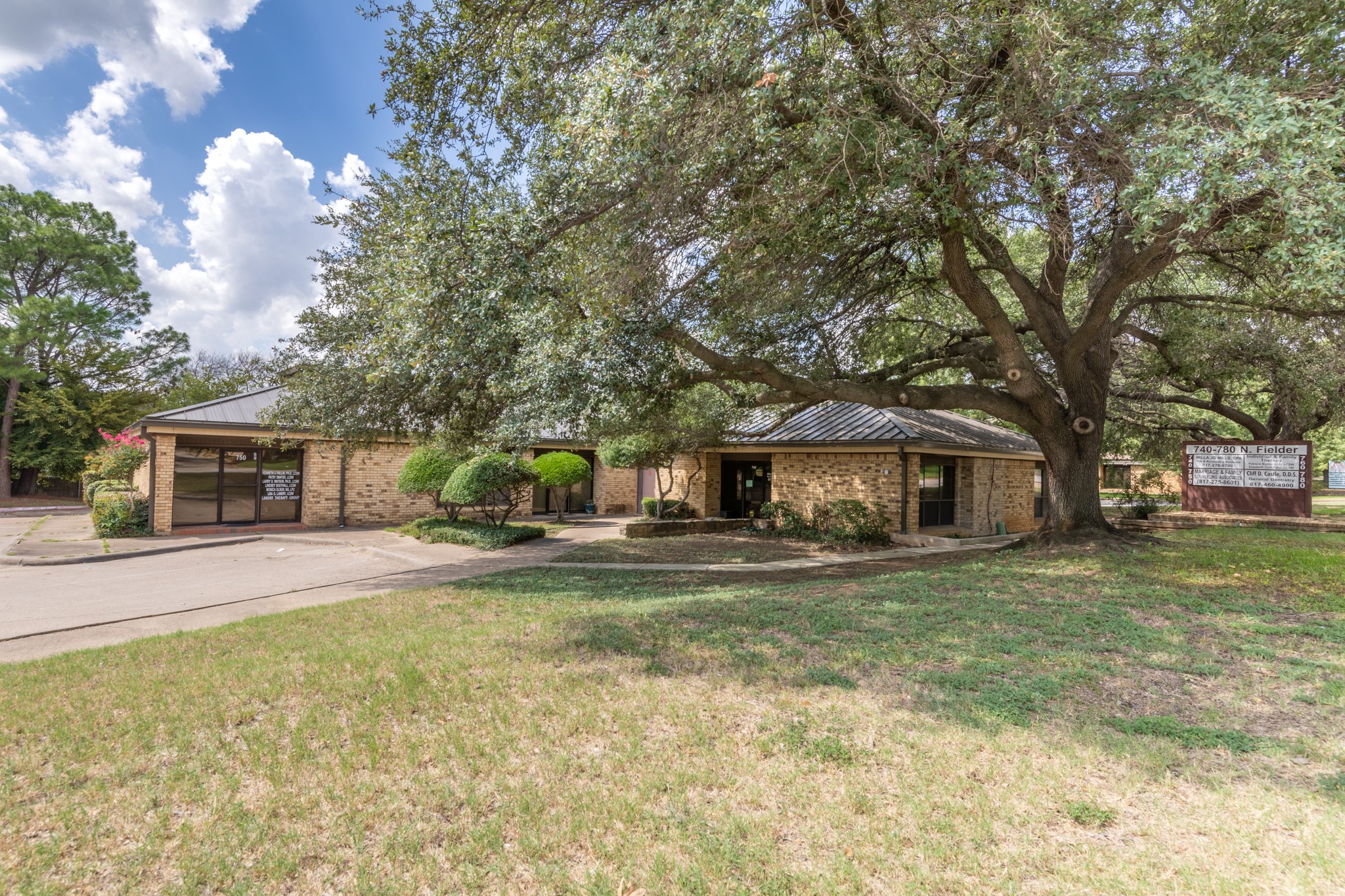 736 N Fielder Road Arlington TX 76012
