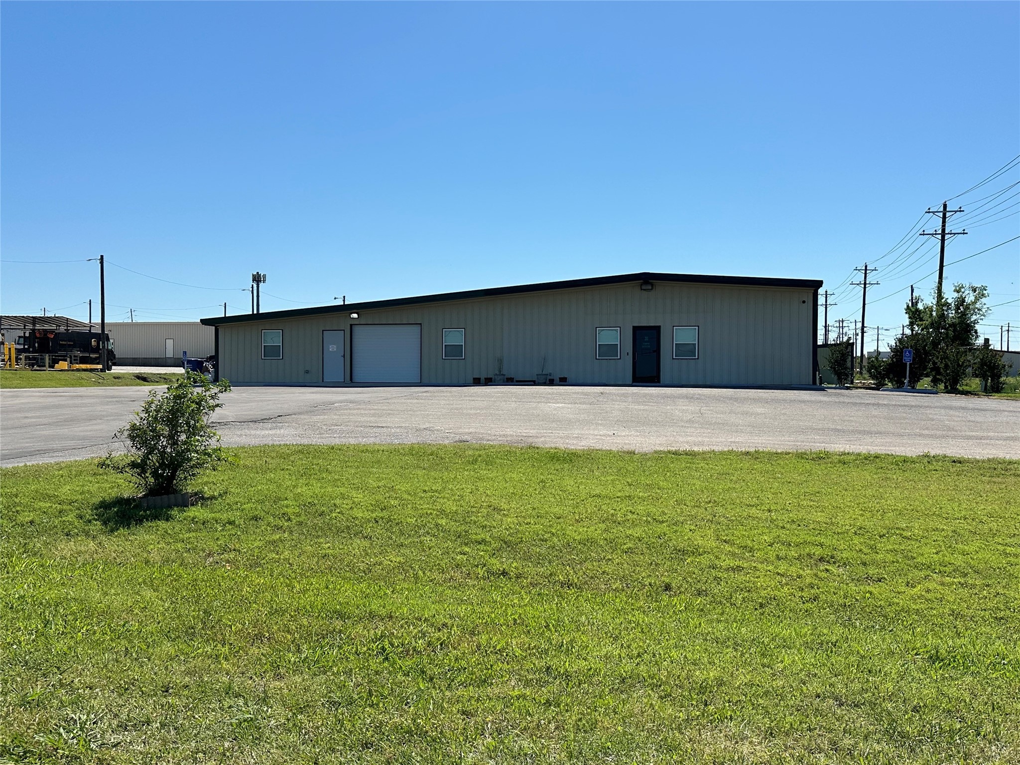 200 Holmes Drive Granbury TX 76048