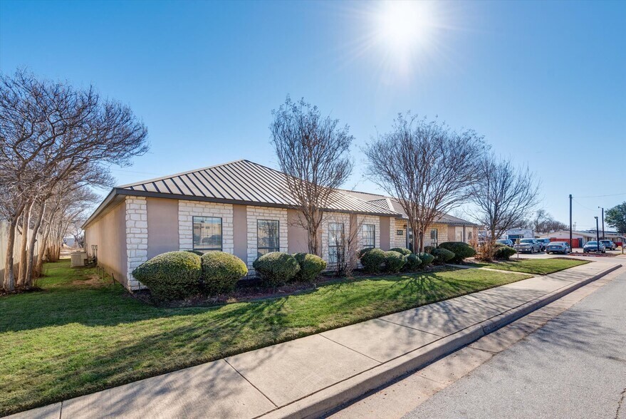 905 Heather Drive Euless TX 76040