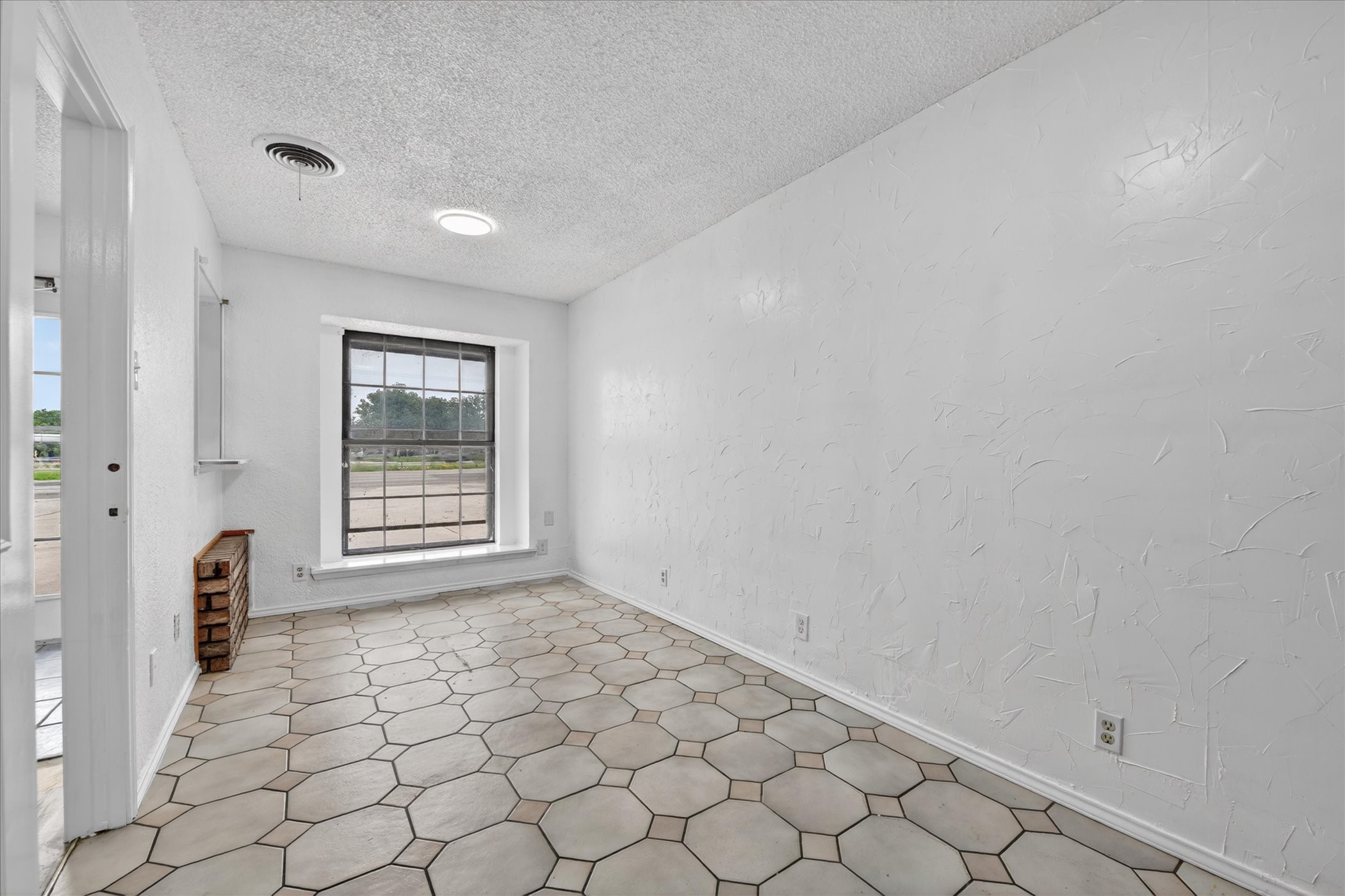 936 E Highway 199 Springtown TX 76082