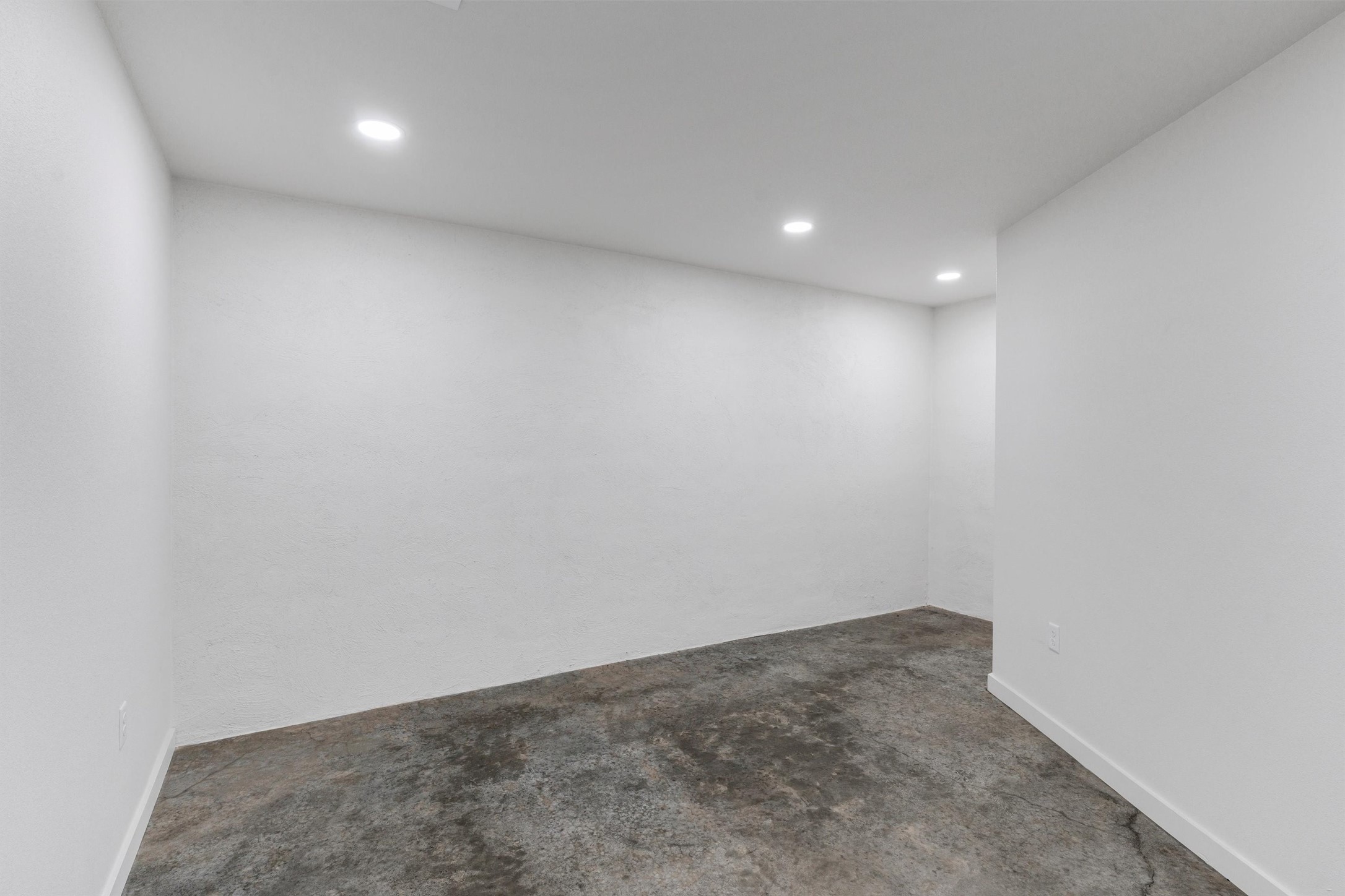 1555 Woodmere Trail Granbury TX 76048
