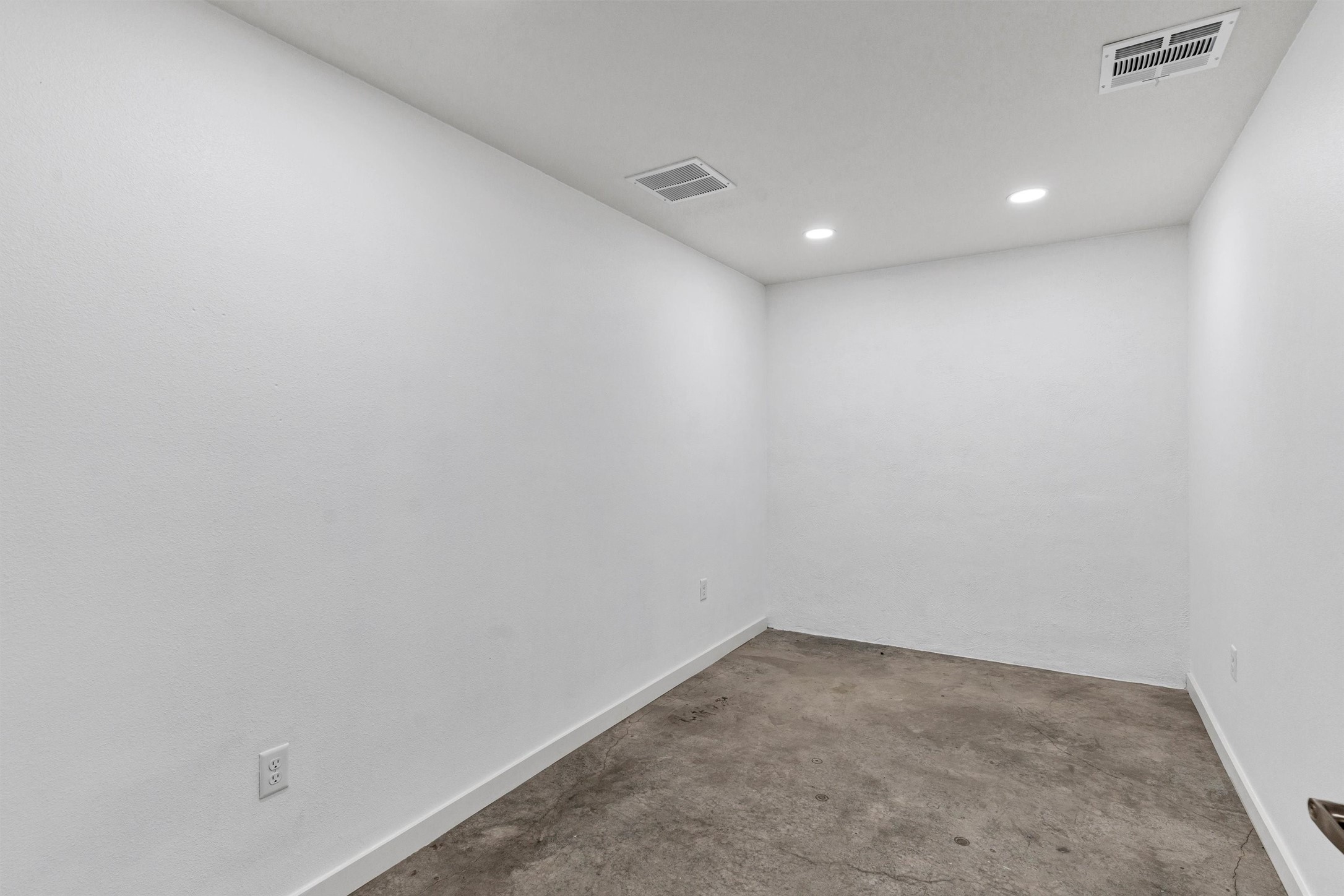 1555 Woodmere Trail Granbury TX 76048
