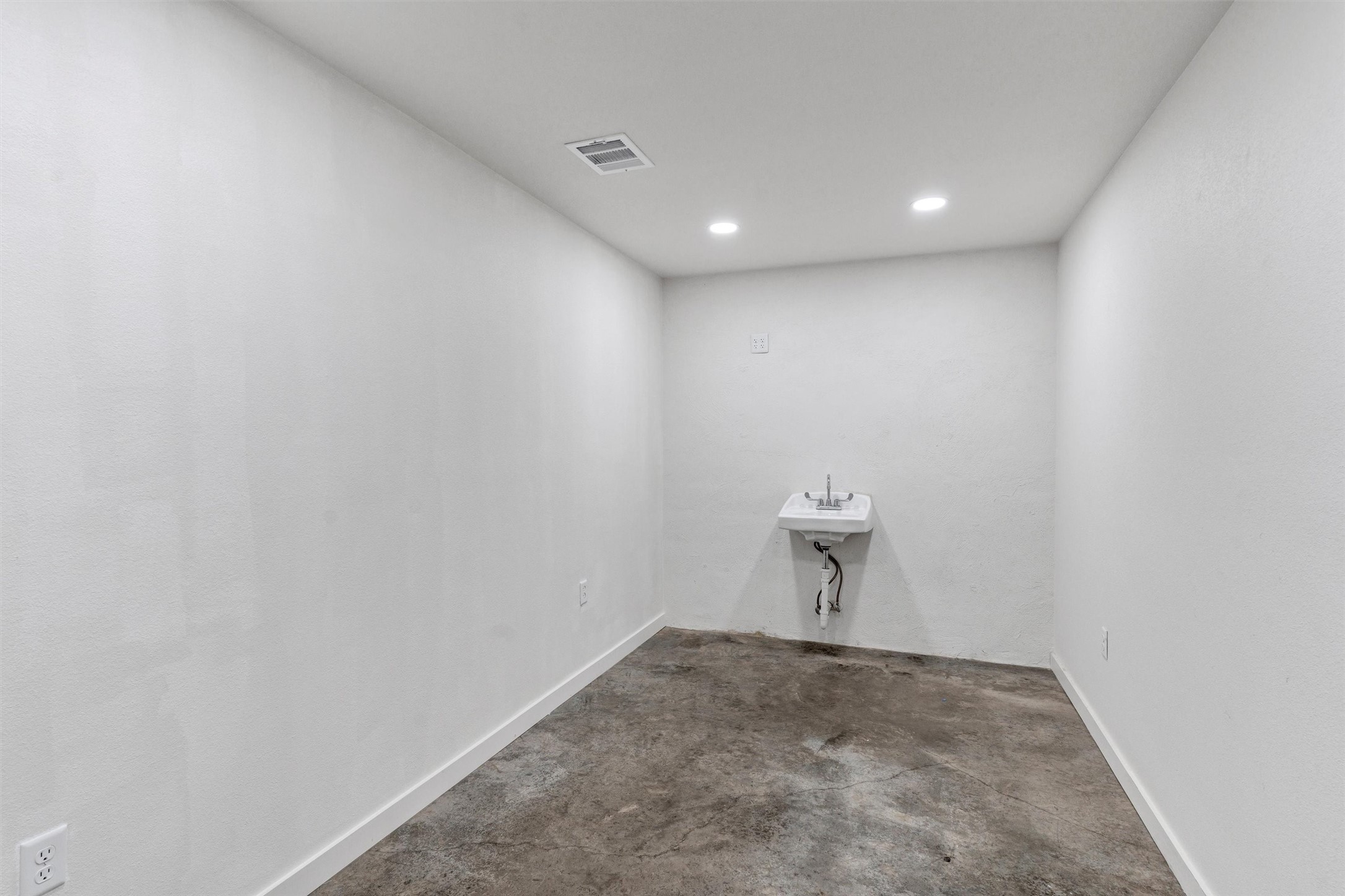 1555 Woodmere Trail Granbury TX 76048